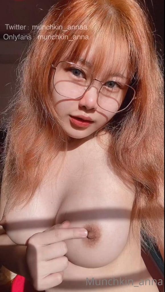 รูปโป๊สาว Munchkin_annaa สาวแว่นงานเด็ด หัวนมสวย