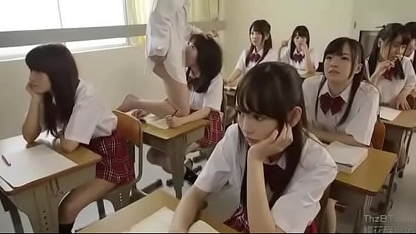 คลิปโป๊ญี่ปุ่น ไอ้หนุ่มหื่น เย็ดเพื่อนสาวกลางห้องเรียน